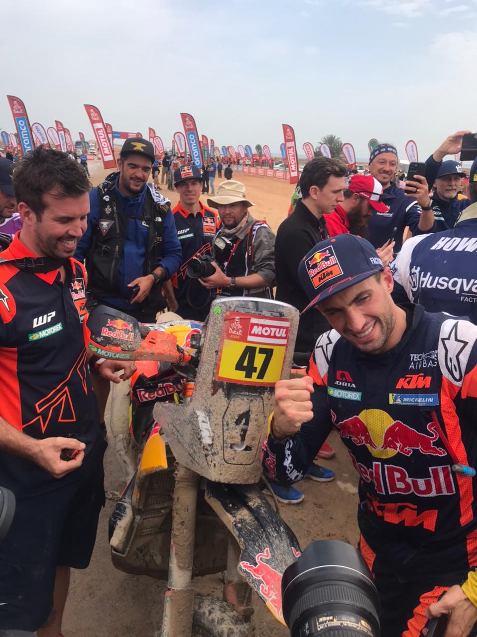 Los festejos de los pilotos que le ganaron al Dakar 2023: WhatsApp Image 2023-01-15 at 08.19.58.jpeg